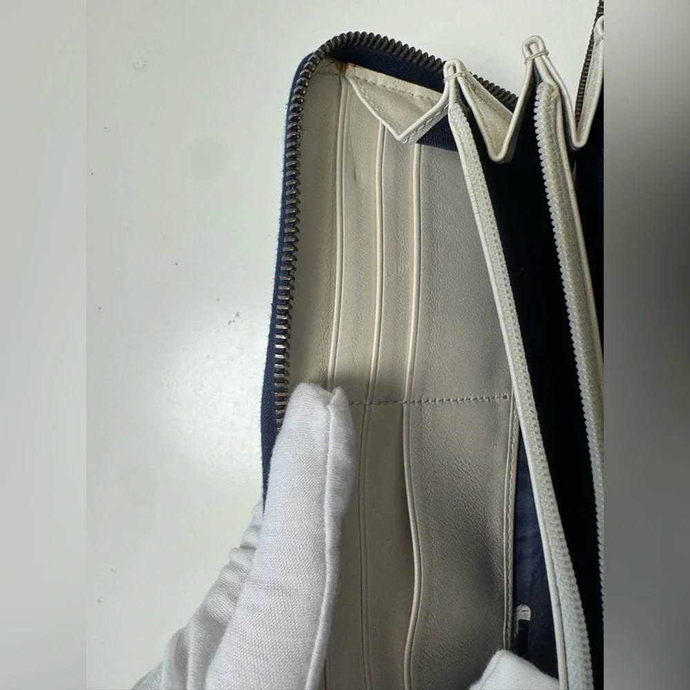 Gucci Women’s Round Long GG Marmont White and Navy Wallet